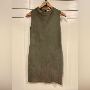 Chloe & Katie Green Sleeveless Sheath Dress